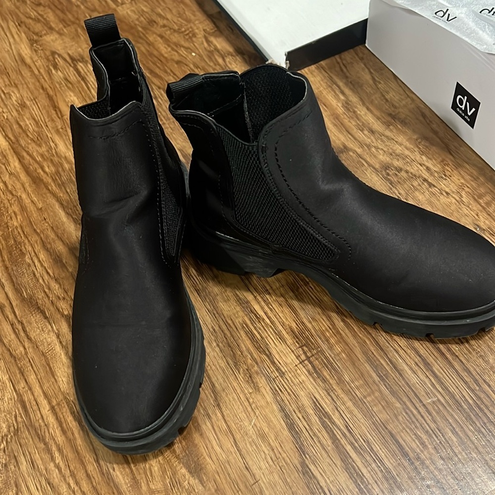 Lightly used size 6 woman boots